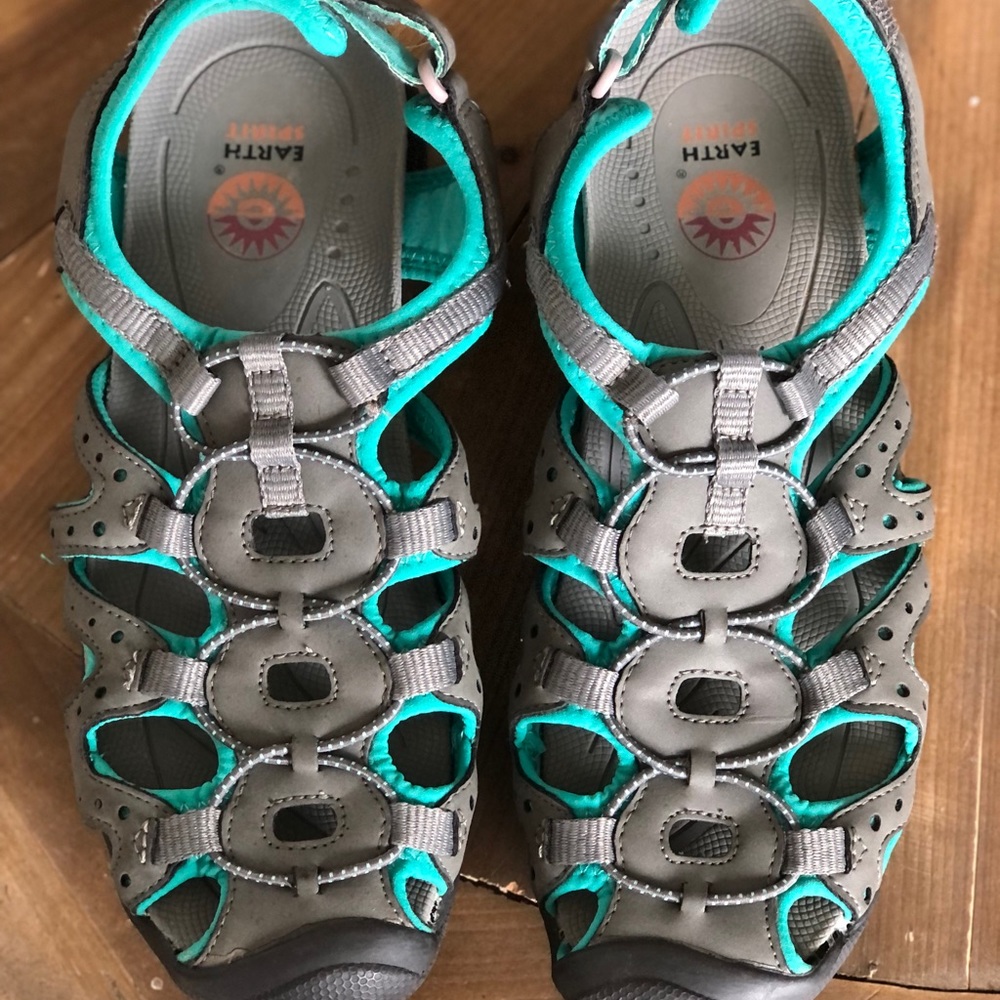 Earth Spirit Women’s Water Sandals. Size 8